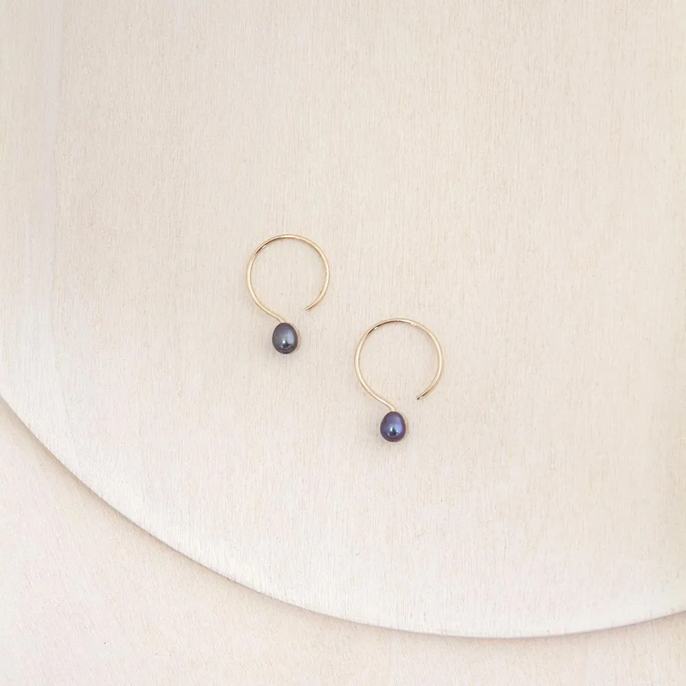 Basic Small Yellow Gold Filled Hoop Earrings with Black Pearl - 13mm