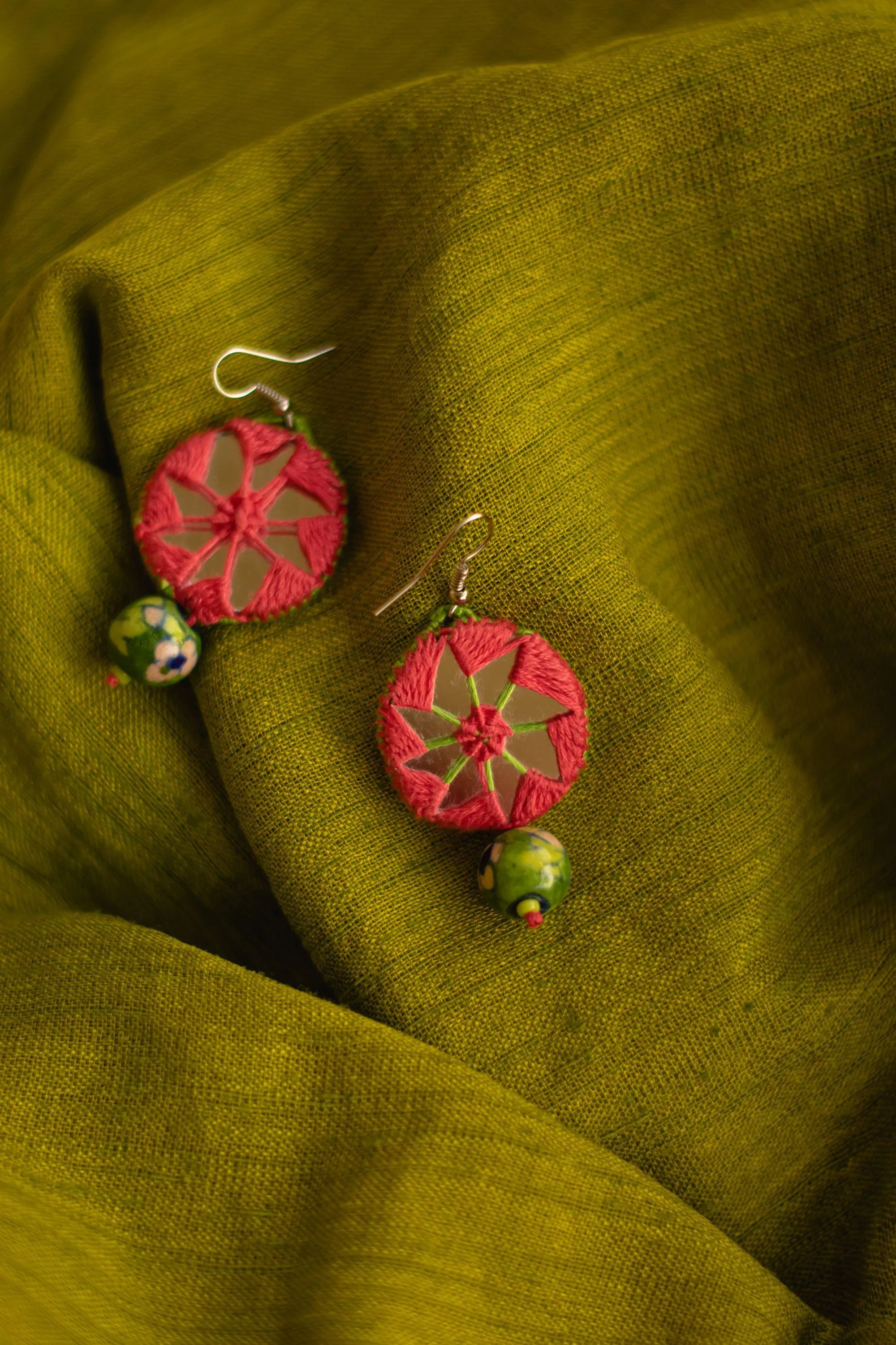 Kaisori Dual circle thread pottery earrings - Pink and Green