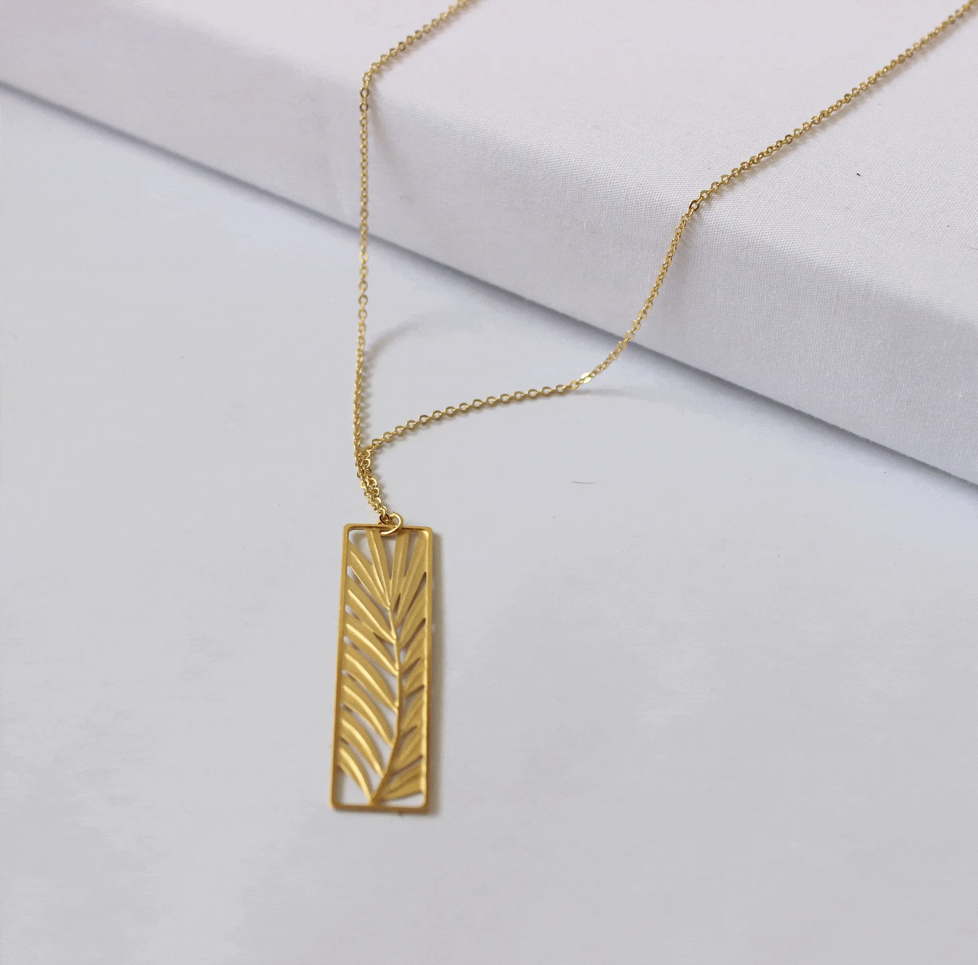 Niu Palm Necklace