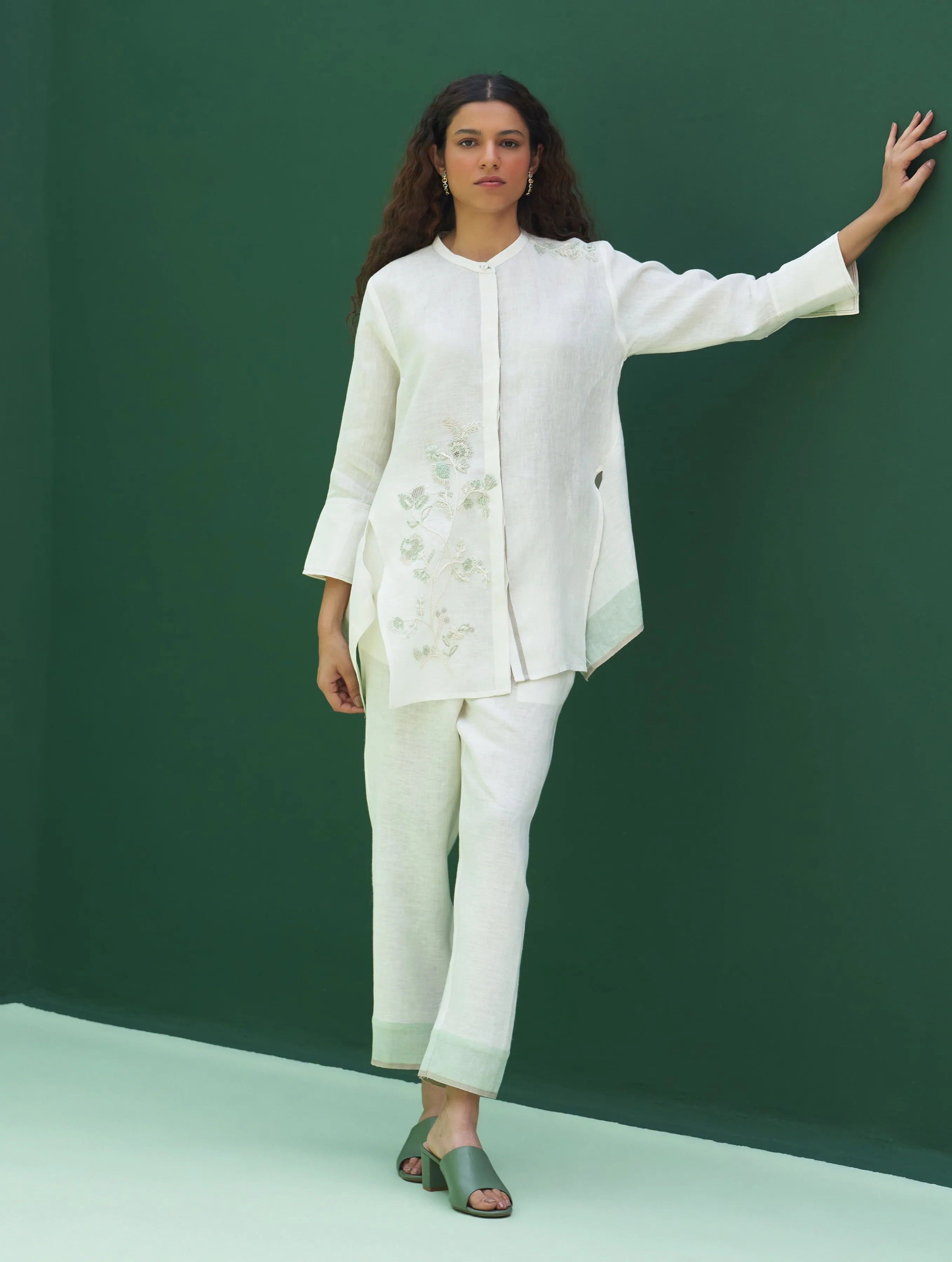 Noi Hand-Embroidered Linen Top - Ivory