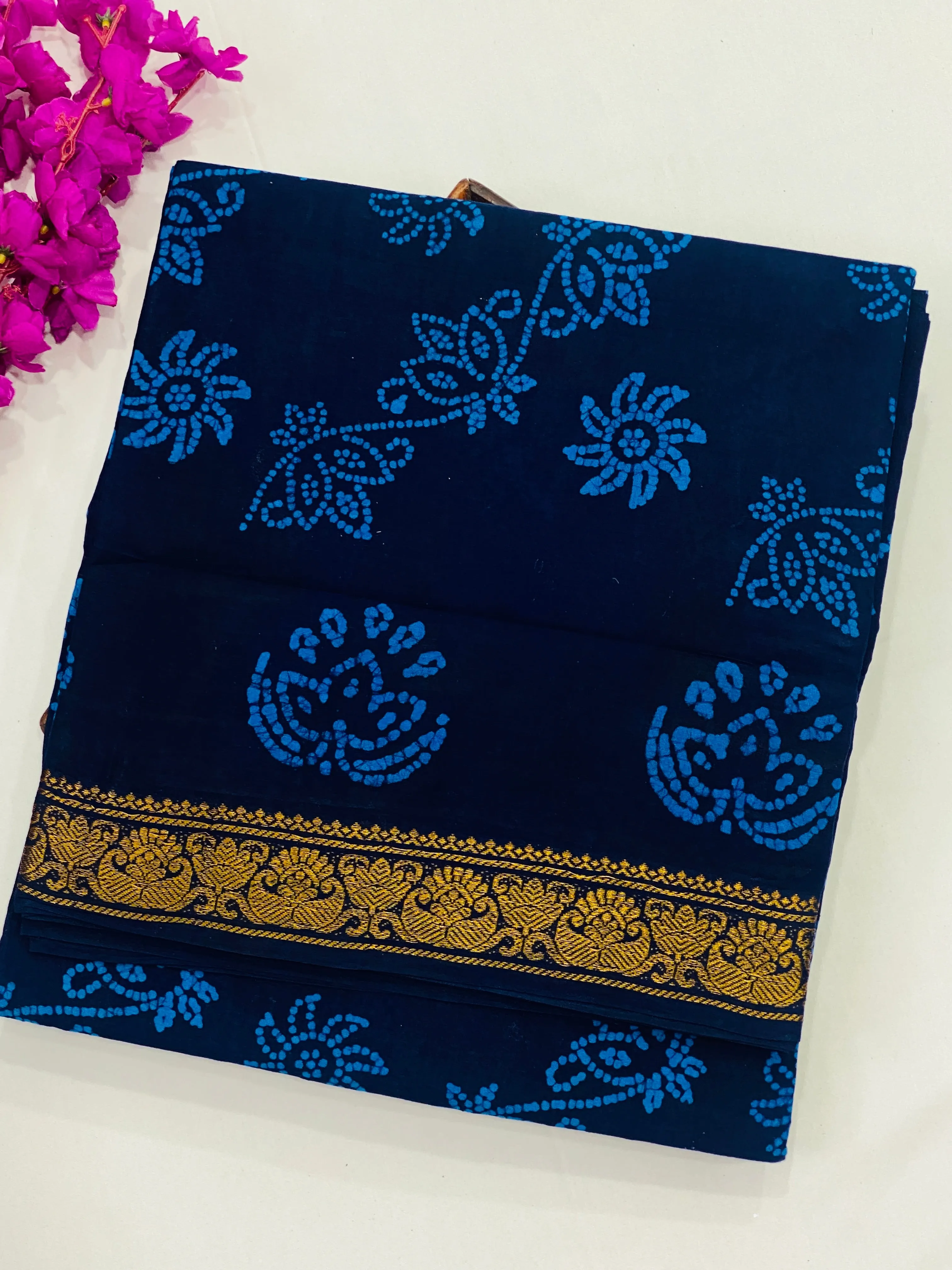 Traditional Blue Color Pure Cotton Floral Paisley Small Zari Border Sungudi Saree